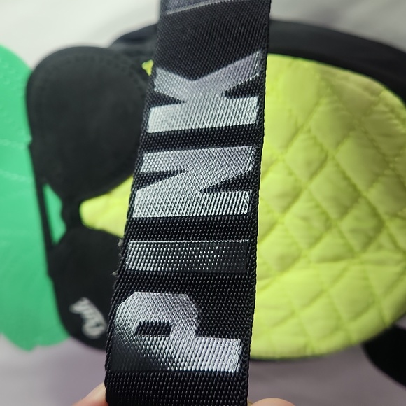 PINK Pineapple Cooler Bag - Victoria's Secret Beach Bag - Picture 15 of 15